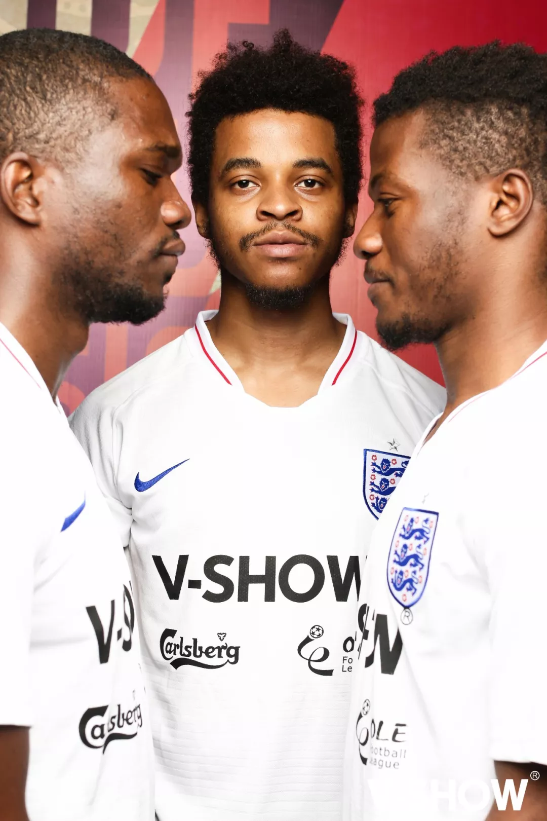 包含激情足球盛宴，传奇之战即将展开的词条