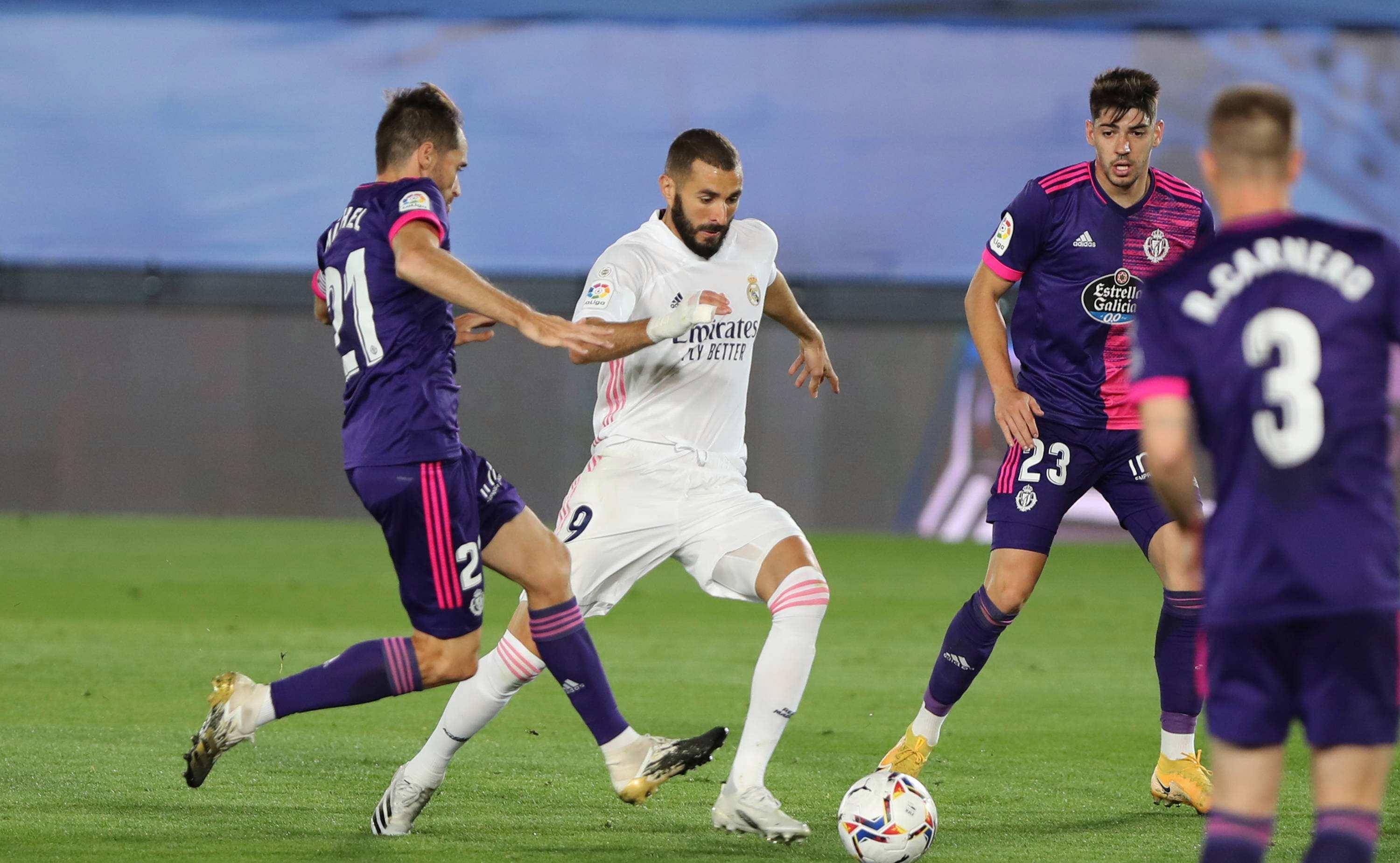 包含皇家马德里遭利物浦绝杀，小组出线悬念重重的词条