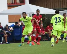 包含博洛尼亚客场取胜，球队士气高昂的词条