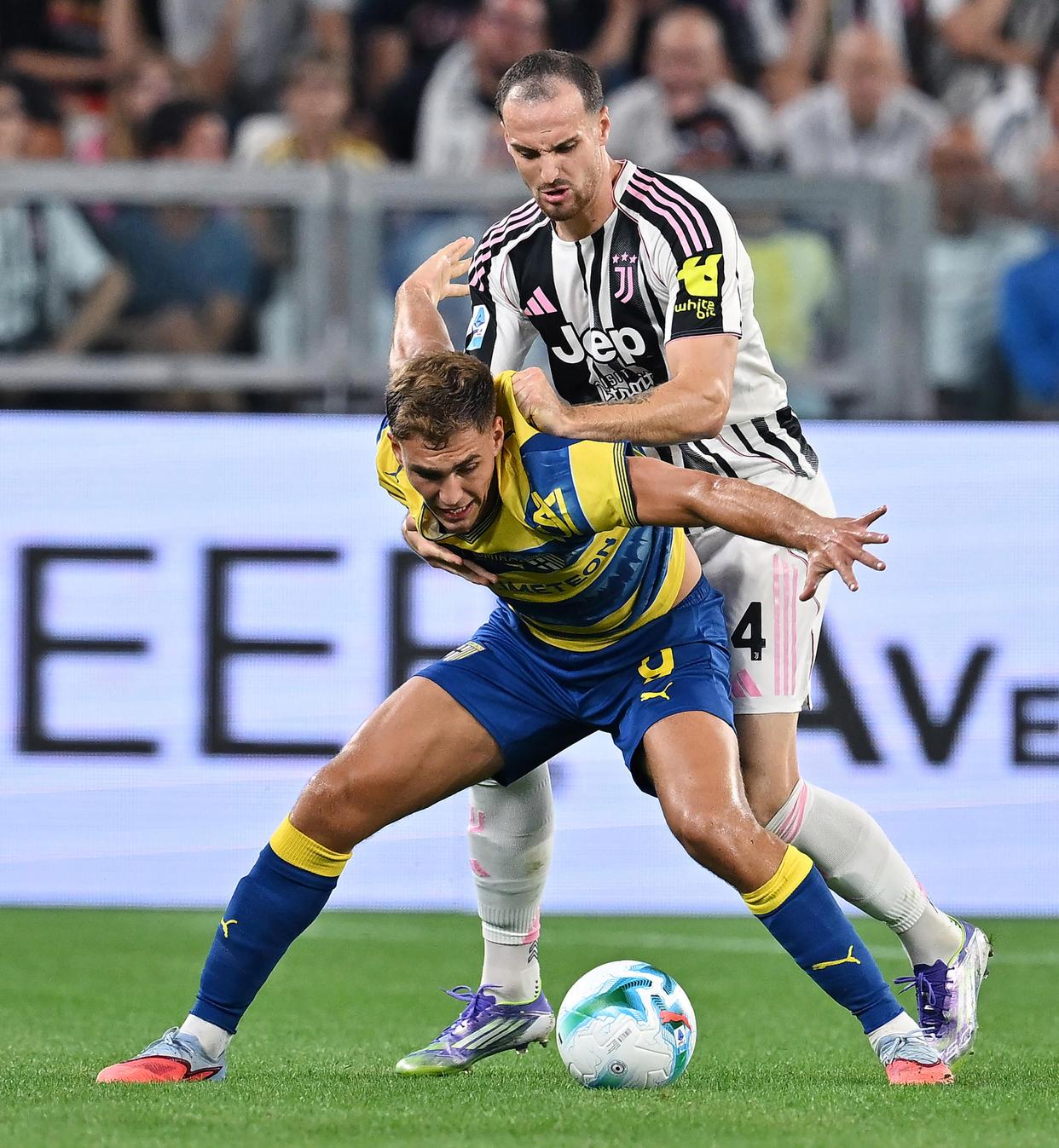 关于意大利足球联赛疯狂战报，各支球队势均力敌的信息