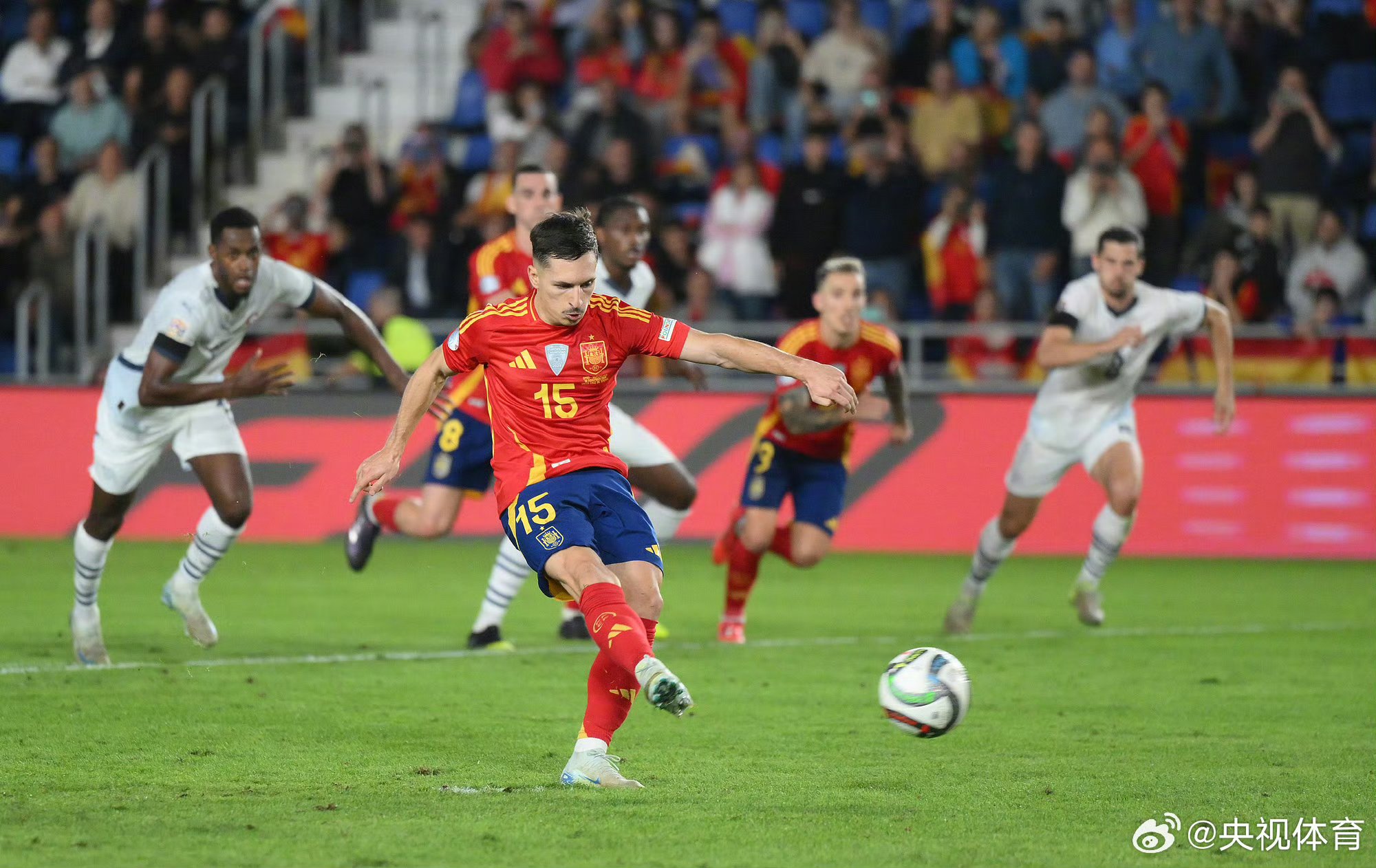 包含西甲强队连胜不断,追击领先球队的词条 包含西甲强队连胜不断,追击领先球队的词条