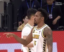 河南男篮客场告捷，坚定信心冲击季后赛(河南男篮队员名单)